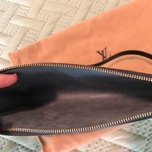 💯Authentic Louis Vuitton Epi Leather Pochette - Picture 8 of 9